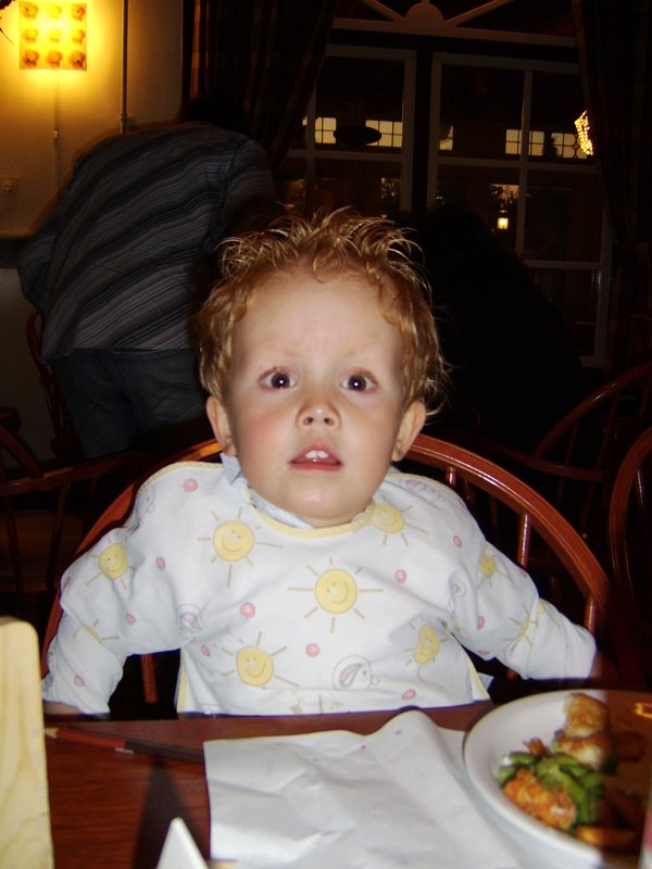 25 Ik ben het zat aan tafel.JPG